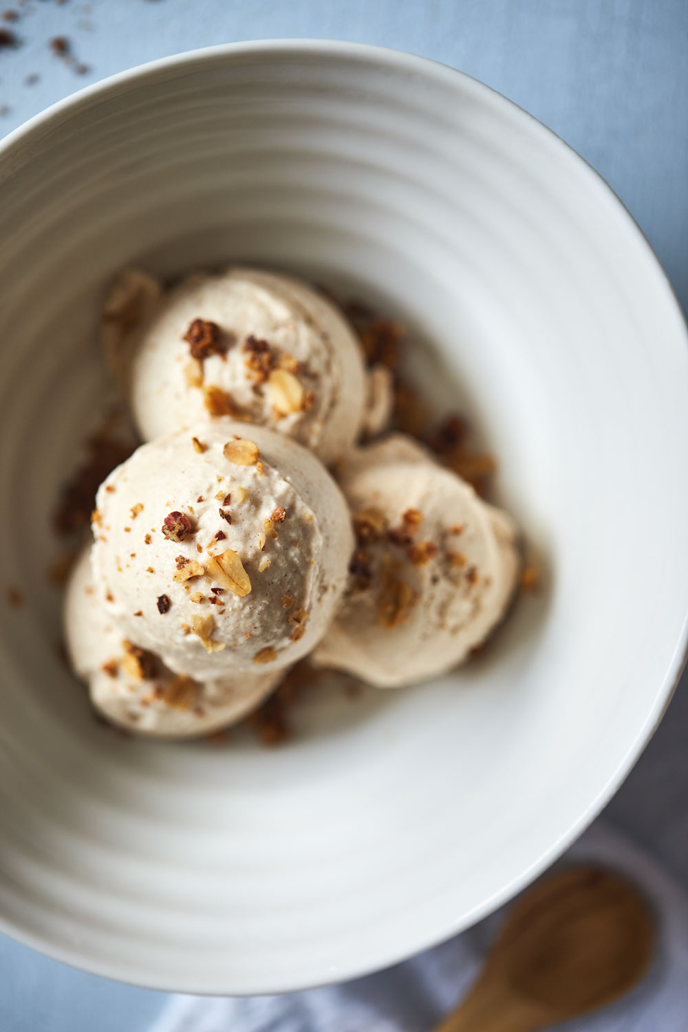 Apple Pie Ice Cream with Cinnamon Oat Crumble // Natural Girl Modern World // Vegan & Gluten Free