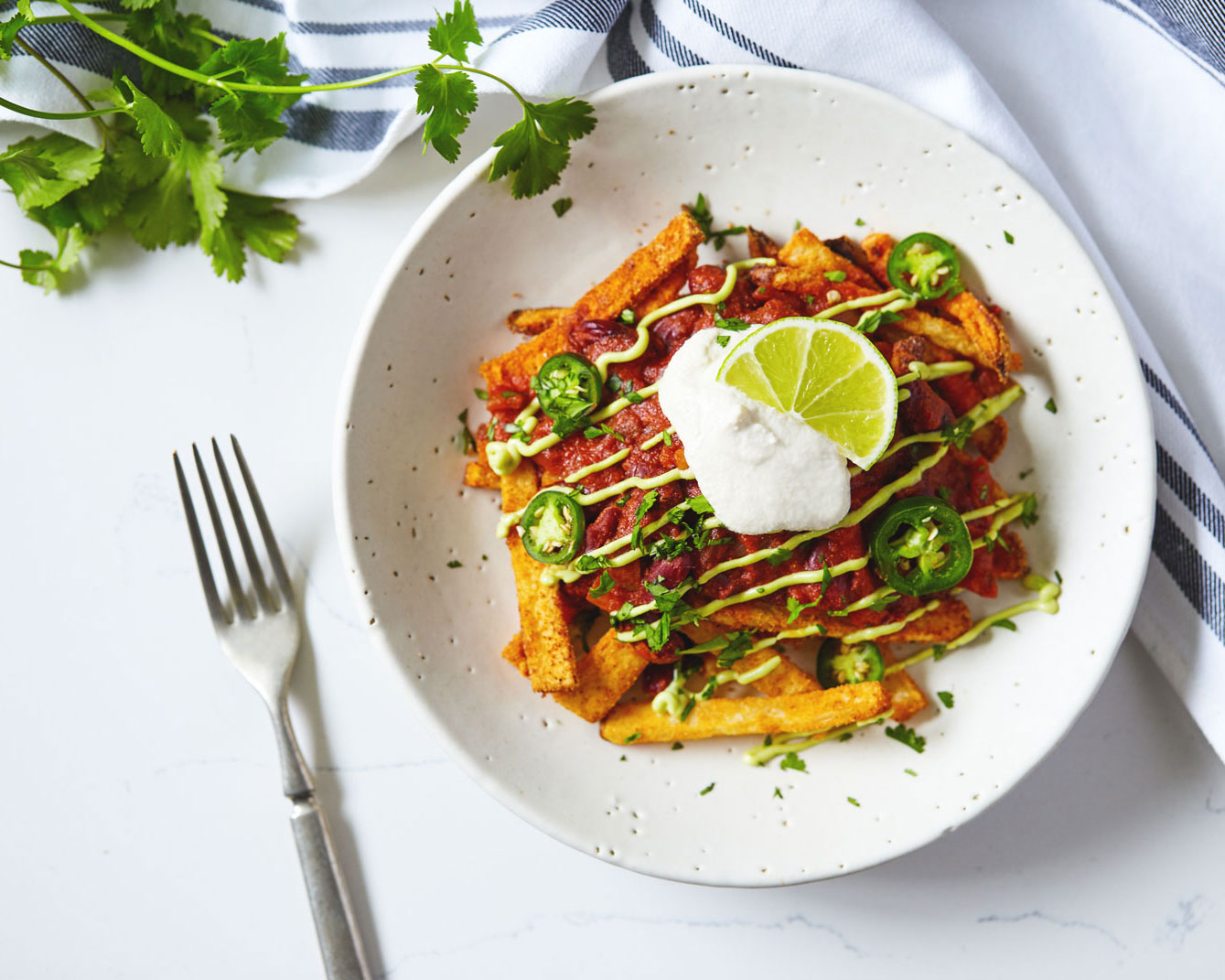 Vegan Chili Fries with Avocado Cream // Natural Girl Modern World // Vegan & Gluten Free