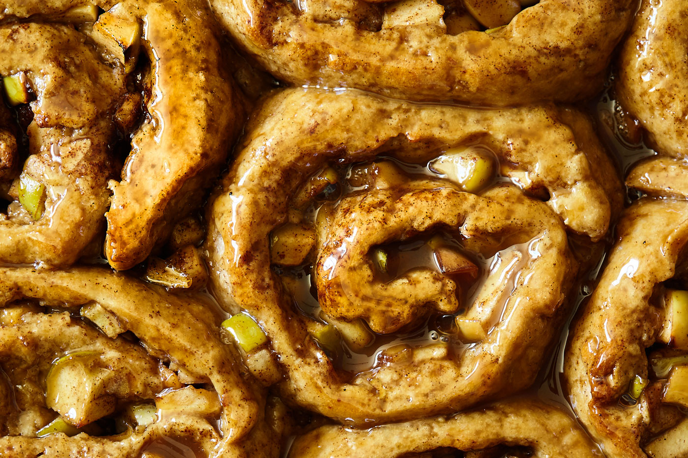 Caramel Apple Sticky Cinnamon Buns // Natural Girl Modern World // Vegan