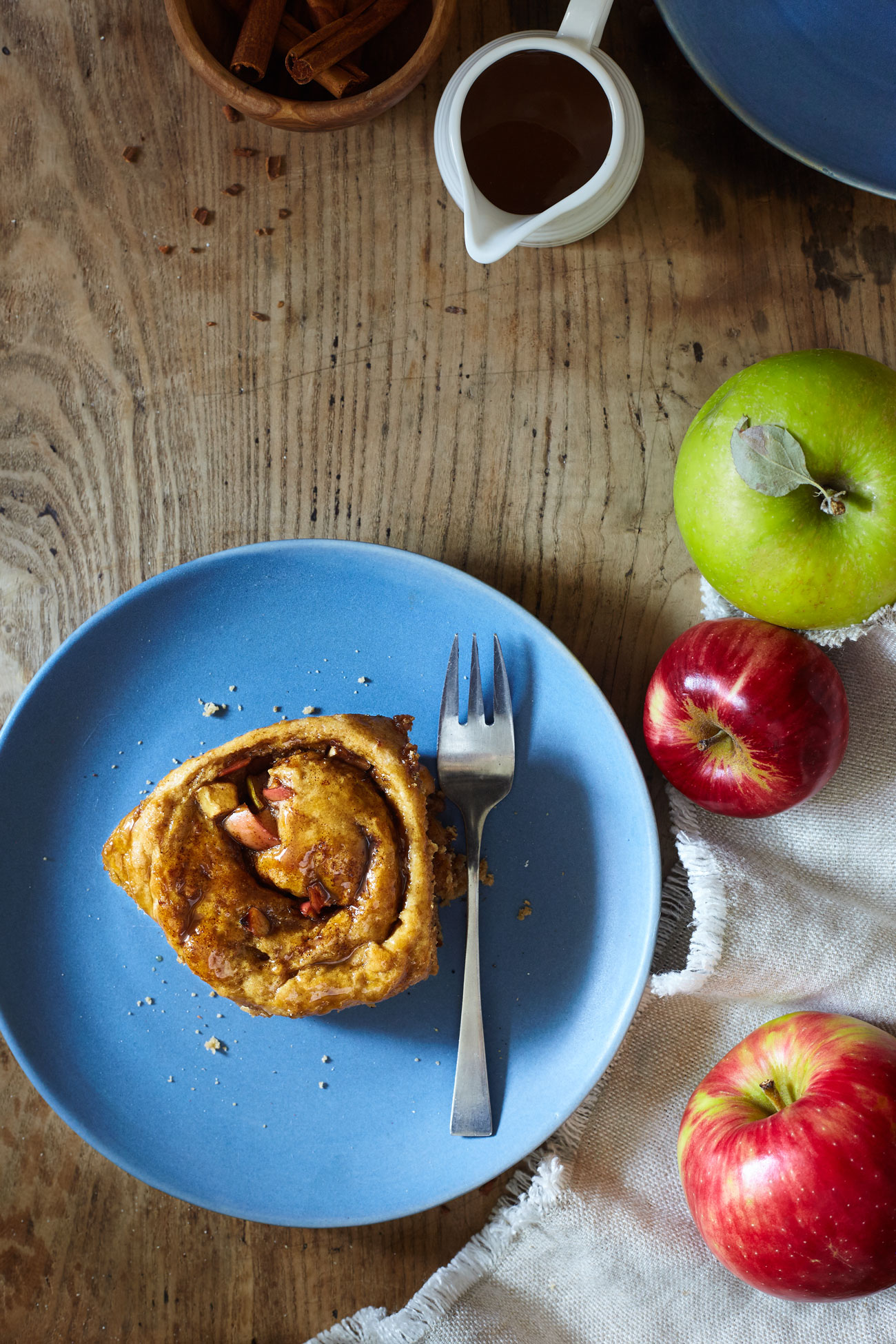 Caramel Apple Sticky Cinnamon Buns // Natural Girl Modern World // Vegan