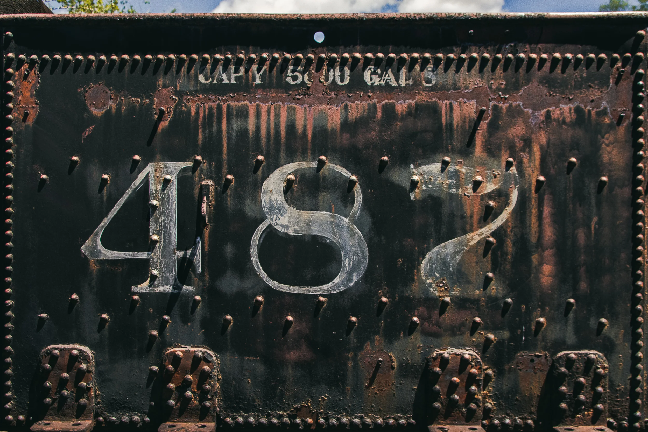 487