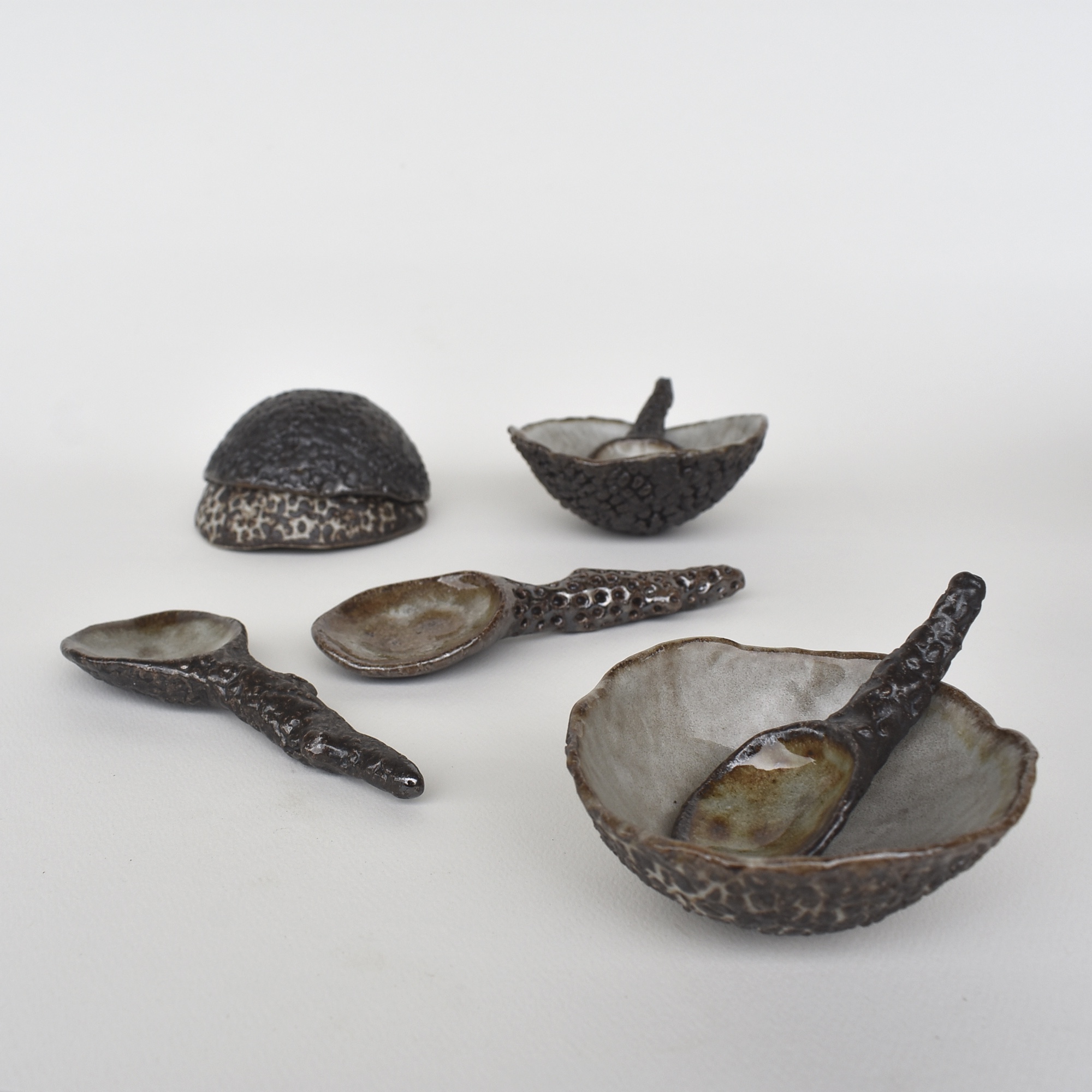  lava spoons and salt/jam mini bowls 