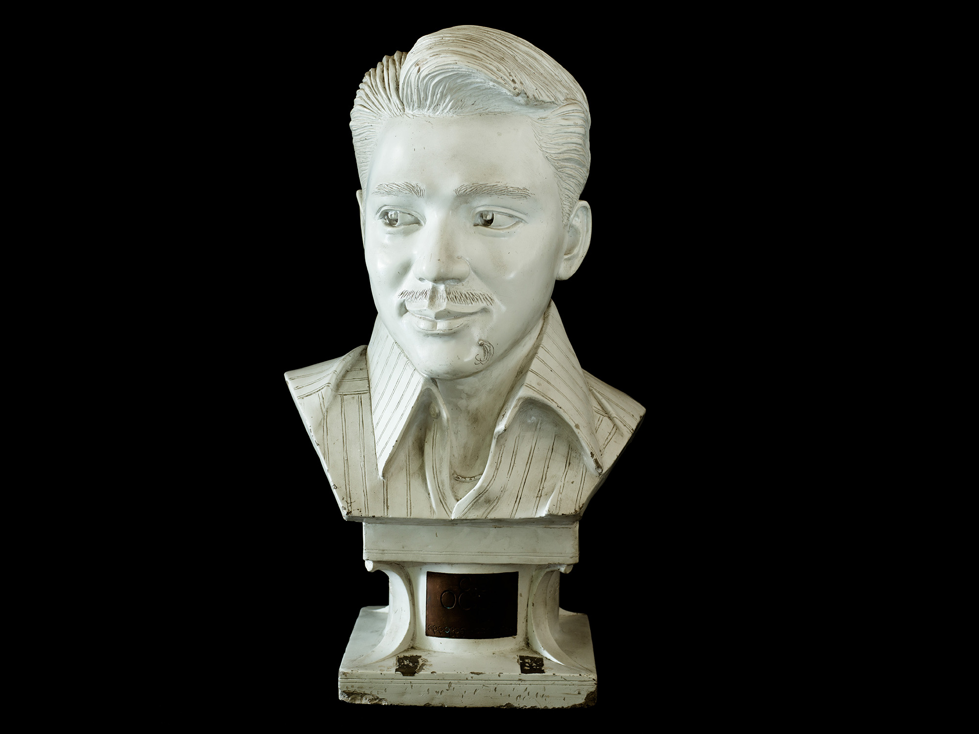 A bust of Burma's most famous actor, Win Oo. Born in Yangon in 1935, he won numerous academy awards for his performances, including Best Actor for Hmon Shwe Yee in 1970. He starred in 27 films, before passing away in 1988.
