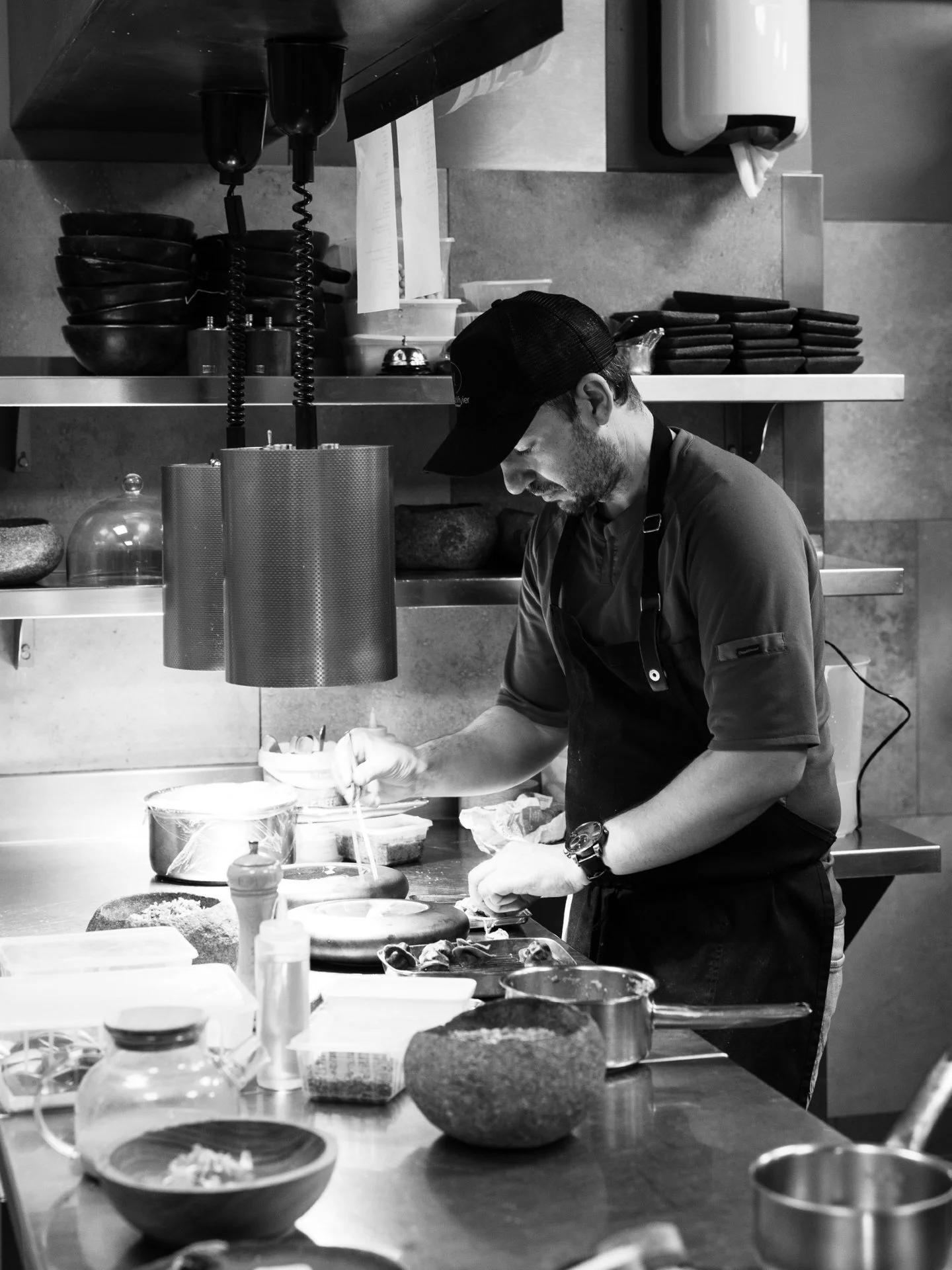 👨🏻&zwj;🍳 Tout commence ici... Les premiers accords, les premi&egrave;res textures, les premi&egrave;res &eacute;motions.

On vous attend pour une parenth&egrave;se entre gastronomie &amp; fraicheur 💫.

Le Vivier | Restaurant &eacute;toil&eacute; 