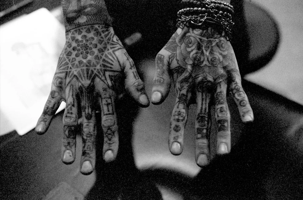 32_hands-2.jpg