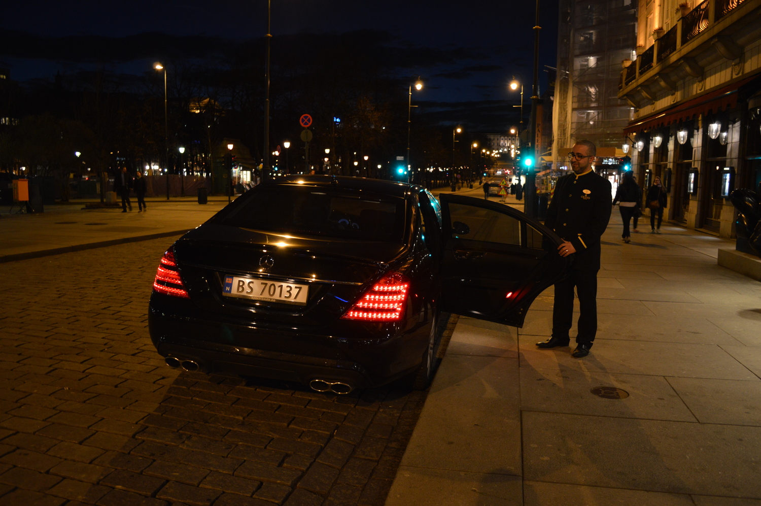 Mercedes Grand Osloby night.jpg