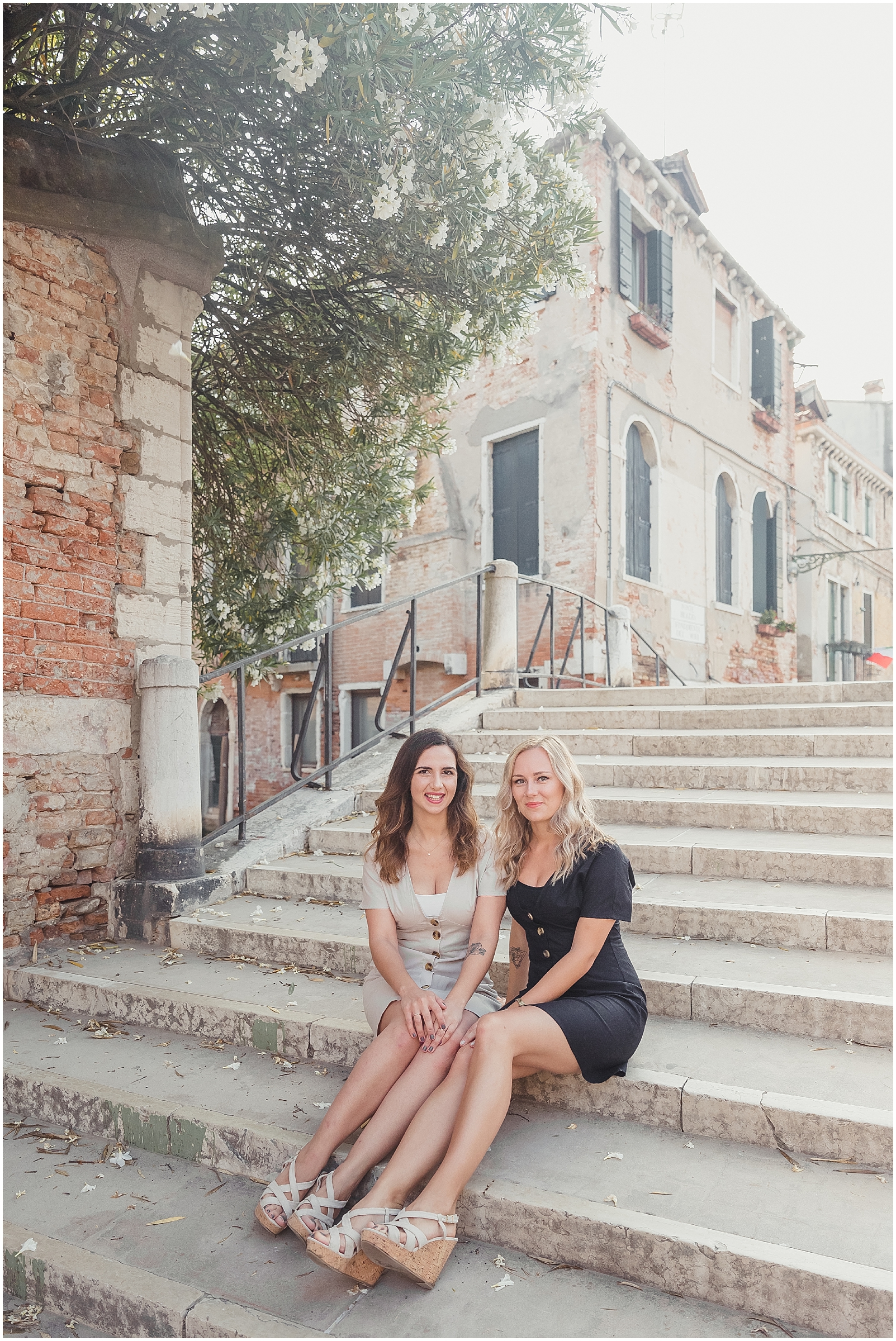 ShootingInVenice-VenicePhotoShooting-VenicePhotographer-PhotographerInVenice-TwoGirls-04.jpg