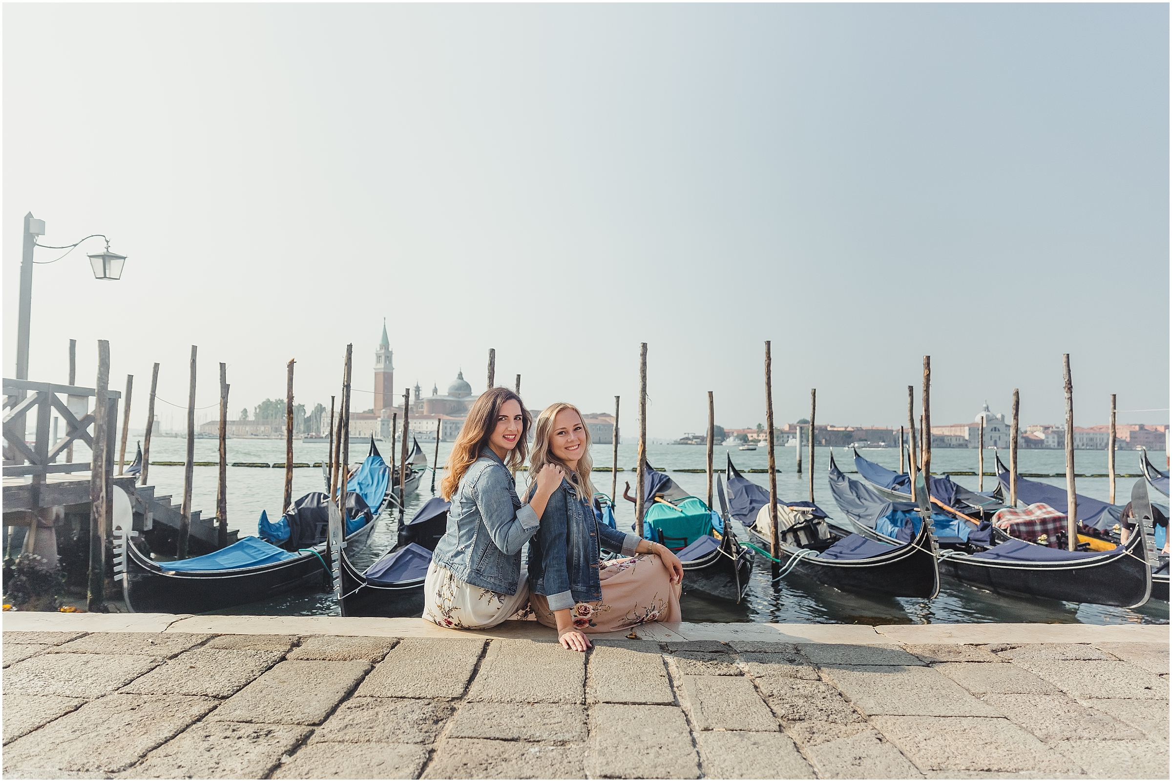 ShootingInVenice-VenicePhotoShooting-VenicePhotographer-PhotographerInVenice-TwoGirls-24.jpg