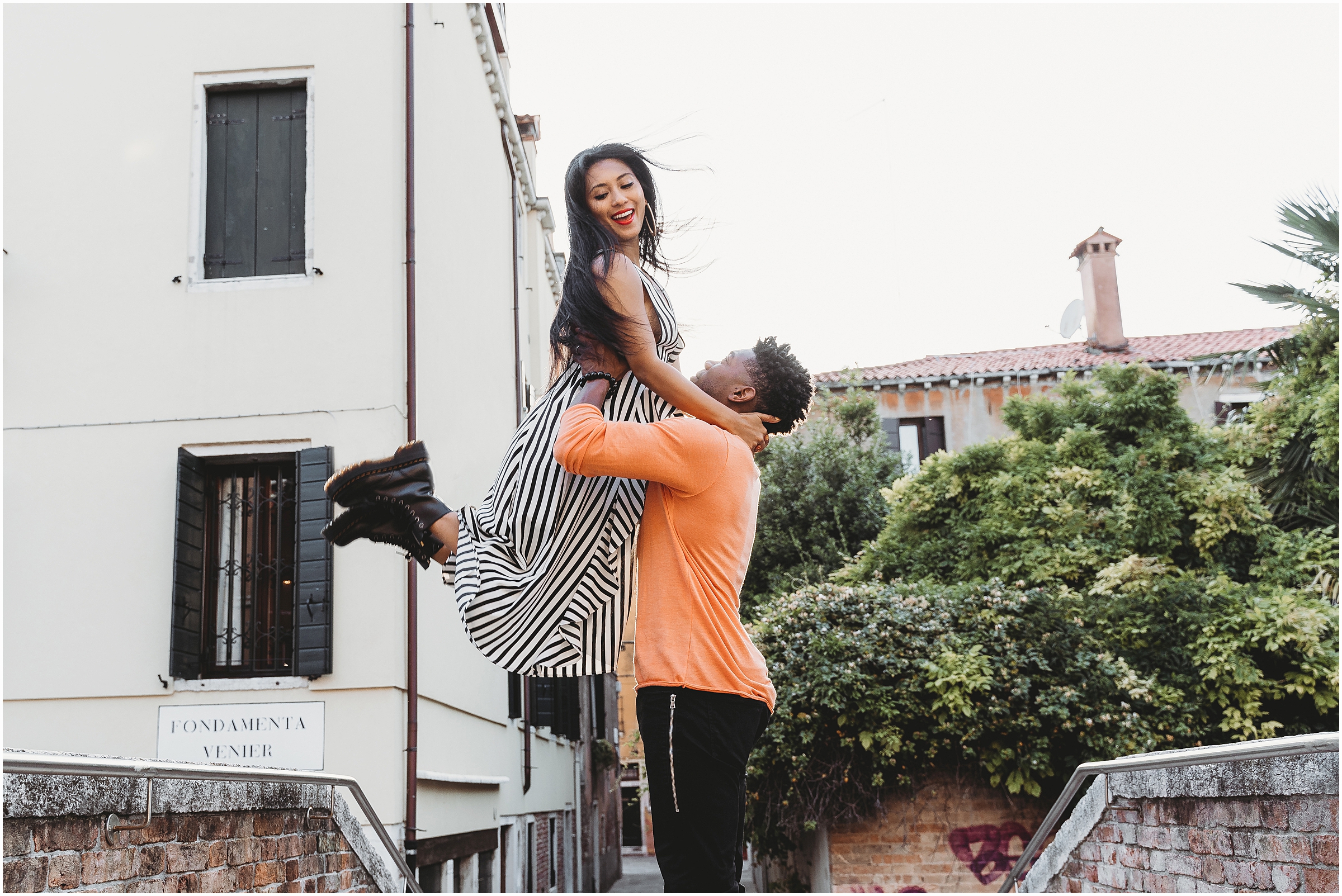 couple-shooting-venice-elopement-in-Venice-Venice-photographer_17.jpg