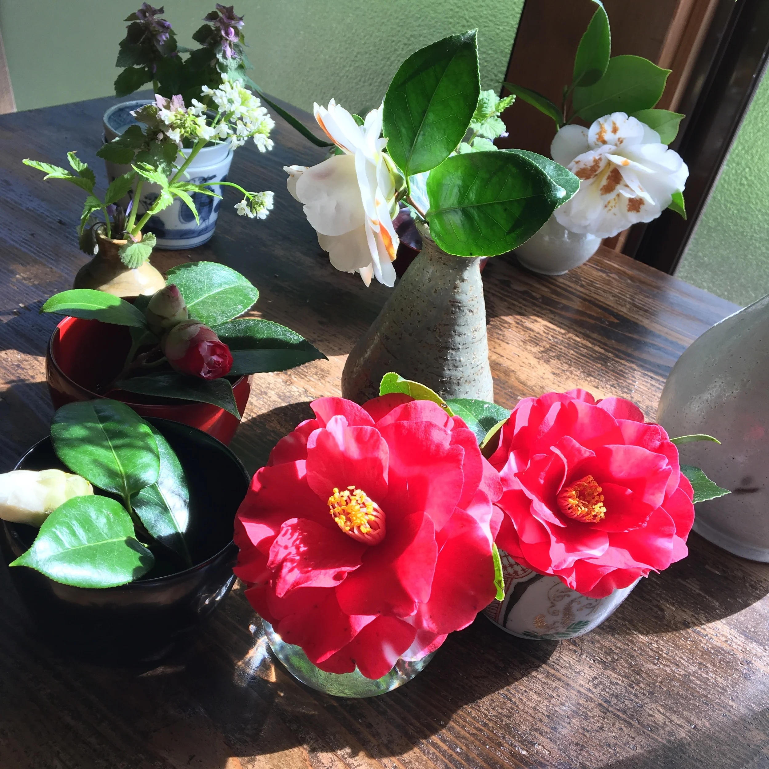 期間中、各テーブルで華を添えてくれた野の花たち。処分しようと1箇所に集めたら・・・アラ、綺麗！