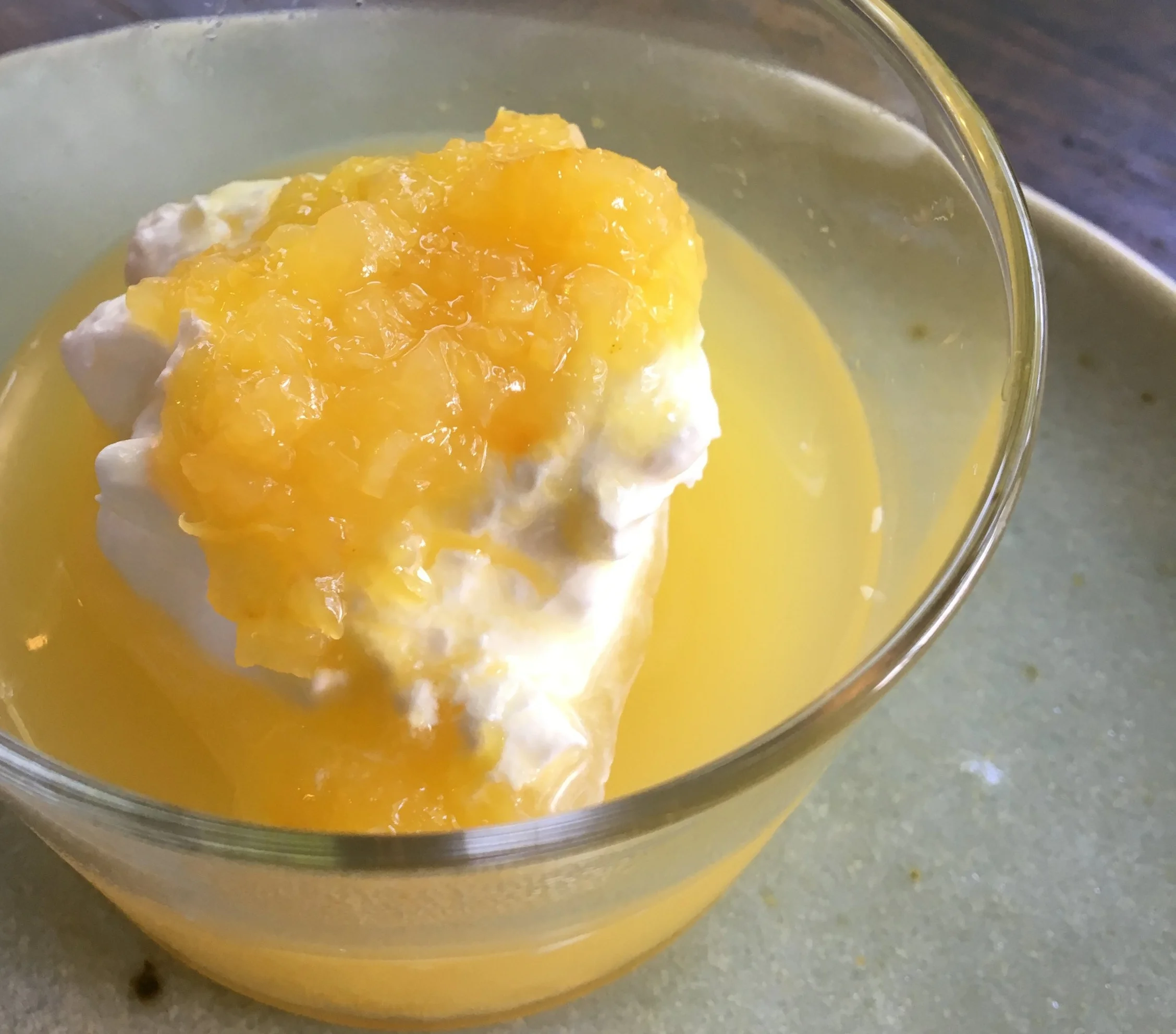 カフェのおやつメニューの1つ、甘夏のゼリー。