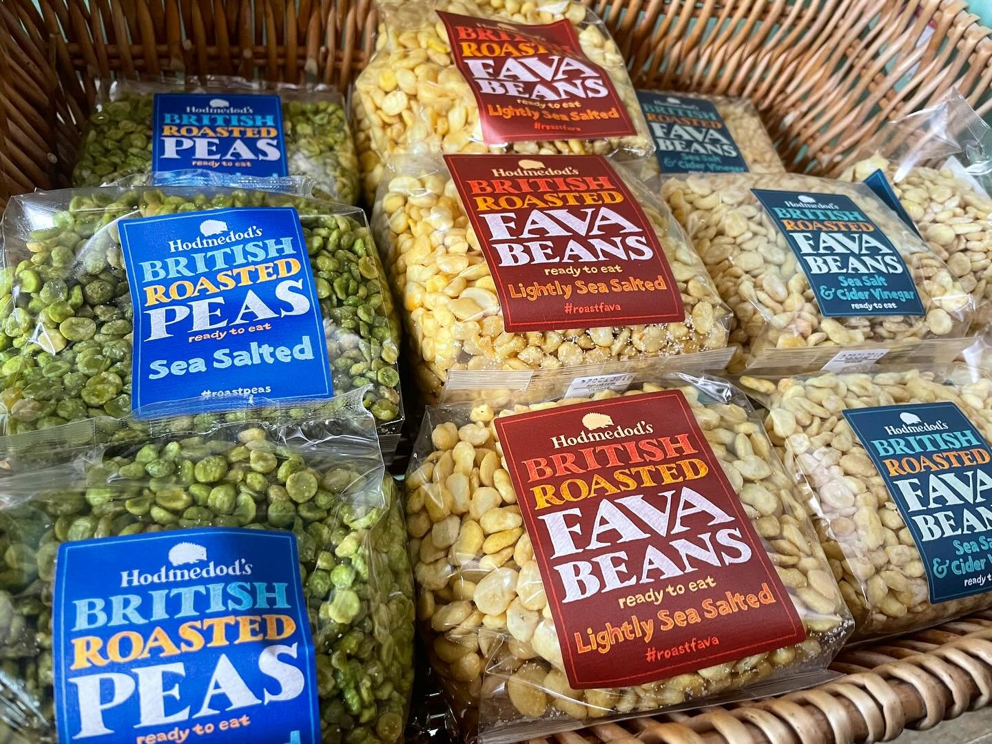 🫘 These delicious Roasted Fava Beans &amp; Green Beans are from @hodmedods - who are passionate about supporting British farmers that grow grains and pulses. 🫛 

We also have their Organic Wholemeal YQ wheat flour &amp; their Essex grown smoked qui