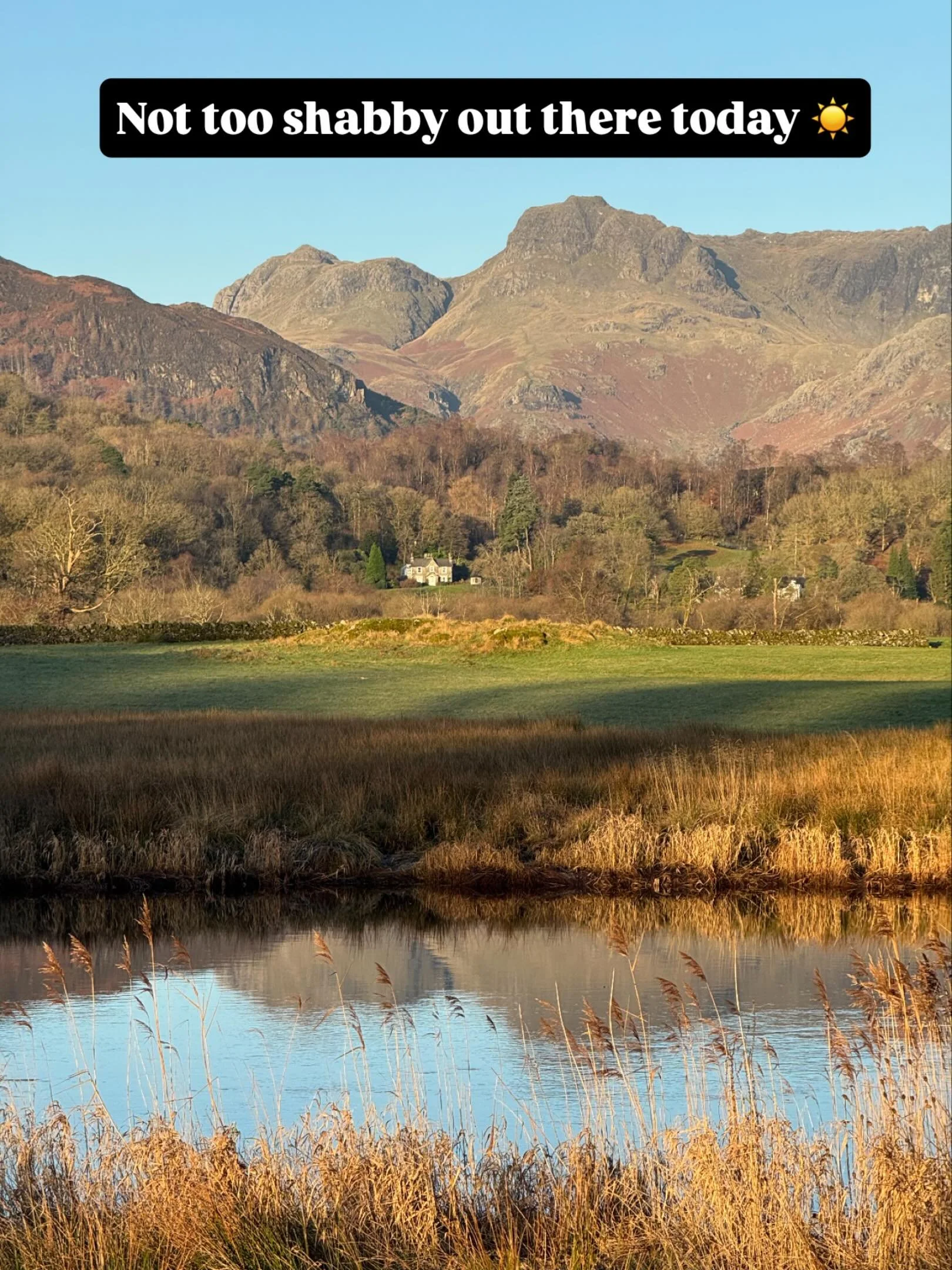 Thanks to @roisin_jelley for getting up and out 
early to capture this for us!

We have many many goodies to fuel your day!

Have fun out there 💫