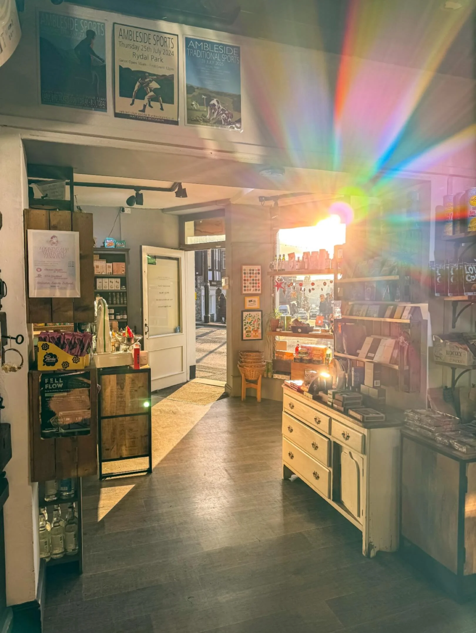 Goood afternoon ☀️

We hope you all had a magical Christmas ✨ back open today 🙌🏻 and the sun is still shining wahooo ✨☀️

#lakedistrict#ambleside#christmasbreak