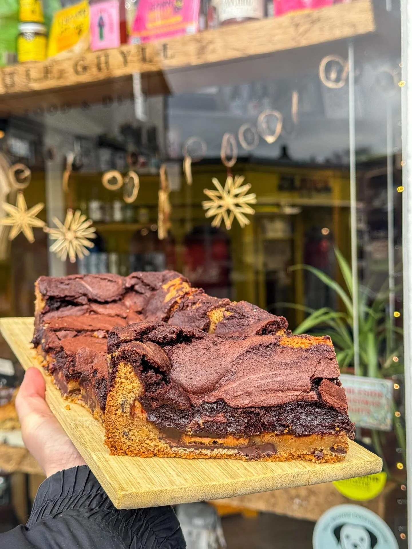 We&rsquo;ve baked a treat for the weekend&hellip;..Biscoff Brookie&hellip;..mmmmm gud 😋👌🏻 it&rsquo;s a bit yummy! 🍫

#lakedistrict#lakedistrictnationalpark#biscoffbrookie#deli#