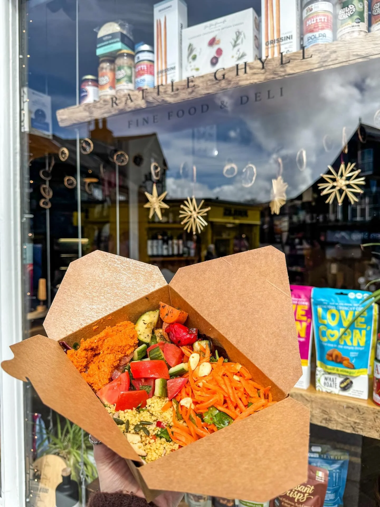 Happy Saturday 🤩✨

With all the bursts of sunshine we&rsquo;ve had plenty of salads fly out the door 🌞

Have a fab day ✨

#lakedistrictnationalpark#lakedistrictuk#ambleside#deli#salads