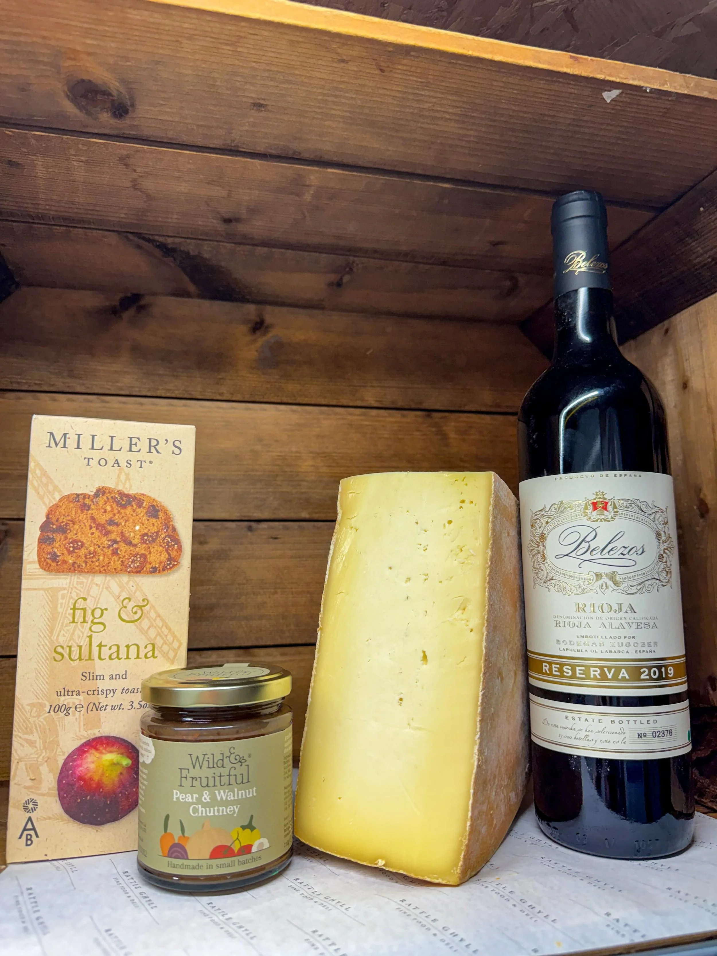 The ultimate cheese and wine night in 🧀🍷

Burford cheese meets Wild &amp; Fruitful chutney. Layered on Millers Fig &amp; Walnut crackers, paired beautifully with a glass of Rioja Belezos. 

Burford Cheese: Creamy, rich, perfection 🤩
Wild &amp; Fru