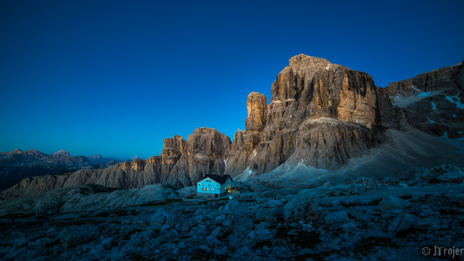 Pisciadu Hut at the blue hour.