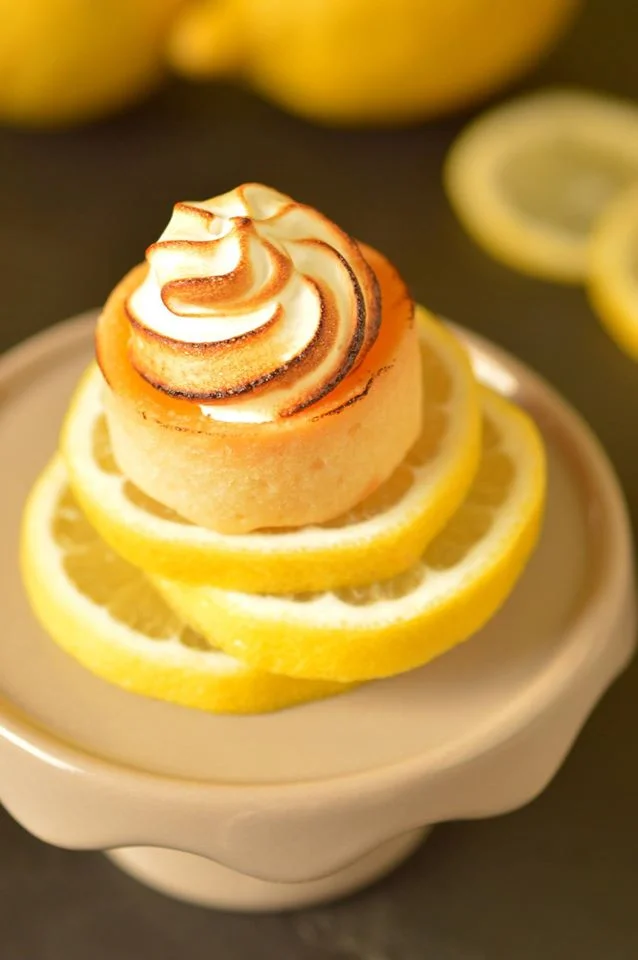 Lemon meringque mini tart