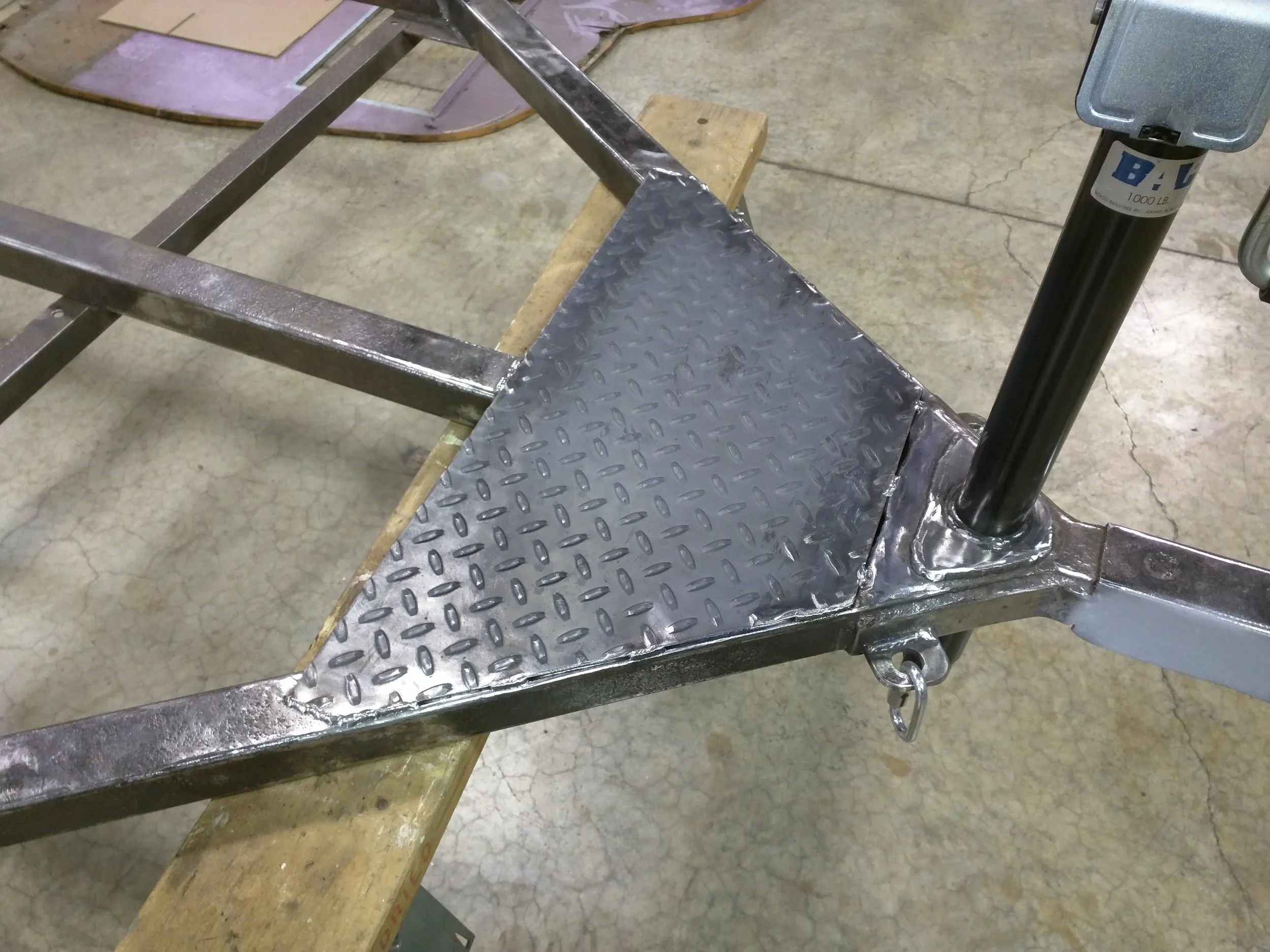 Diamond plate added to the tongue.