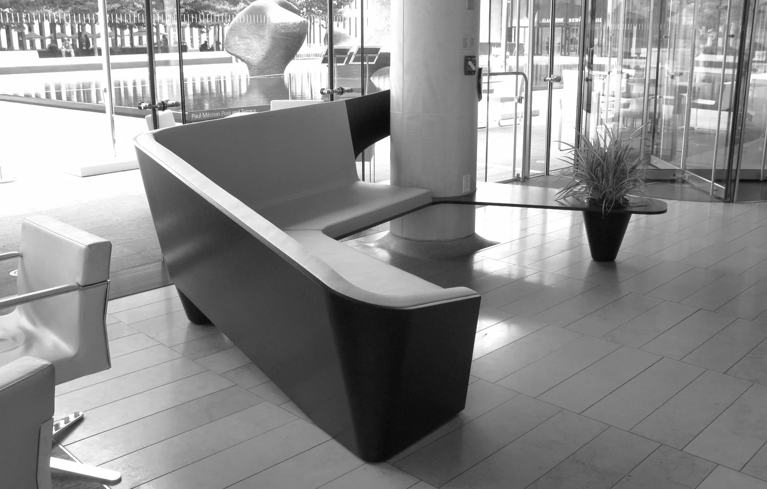 Lincoln Ristorante Settee