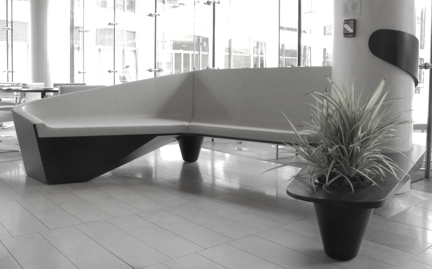 Lincoln Ristorante Settee