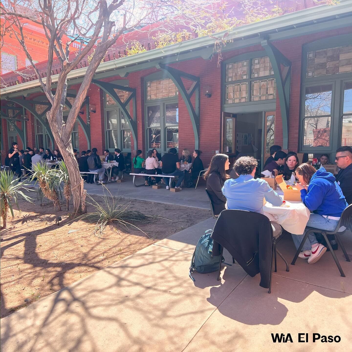 🌟A big thank you to everyone who joined us for our Lunch with an Architect event! 🥪 👷🏻&zwj;♀️👷🏽🌟 A special shoutout to the architects for sharing their expertise and wisdom with us and a heartfelt gratitude to @txlighting 💡 for their generous