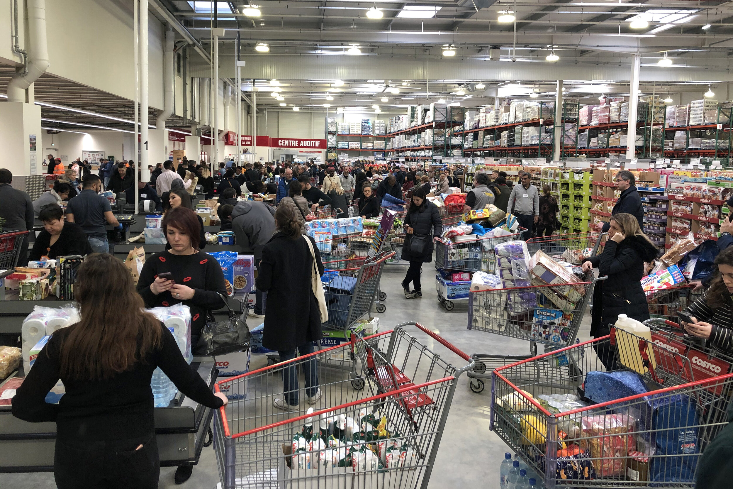   © Vincent Isoré/IP3 ; Paris, France March 13, 2020 - After the announcement of the closure of schools due to coronavirus, in a supermarket.  