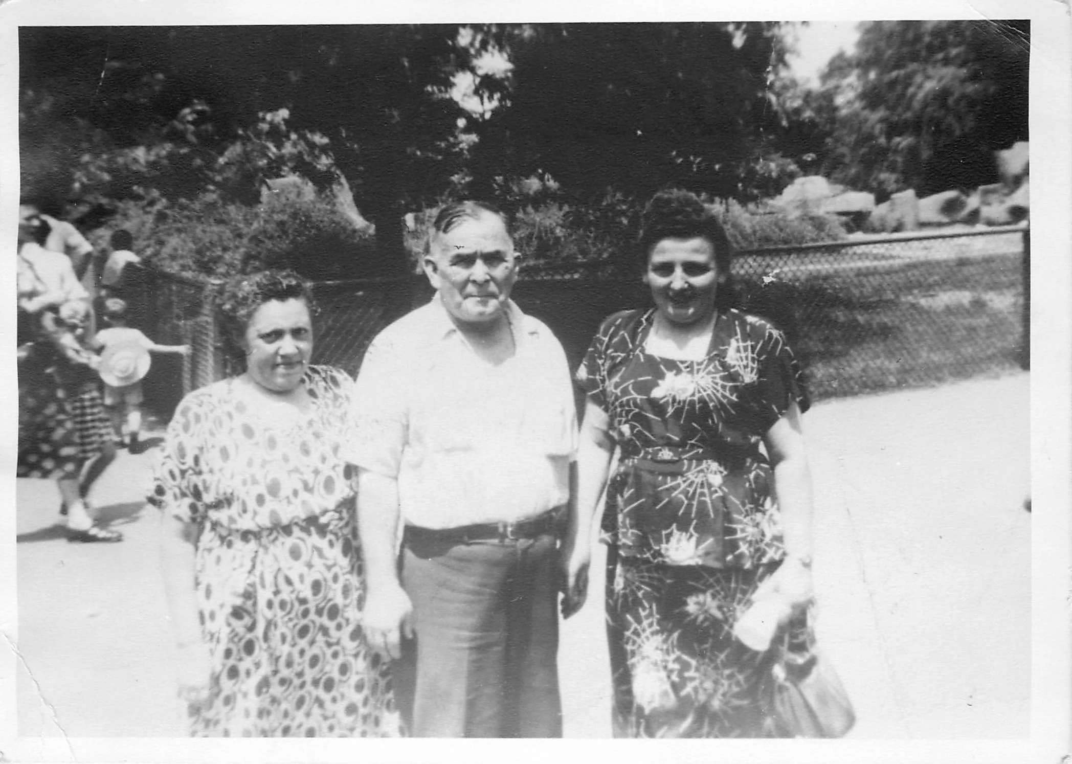 From left to right: Sylvia Steinberg; Jacob Steinberg; and Gitel Gelman, Jacob's niece