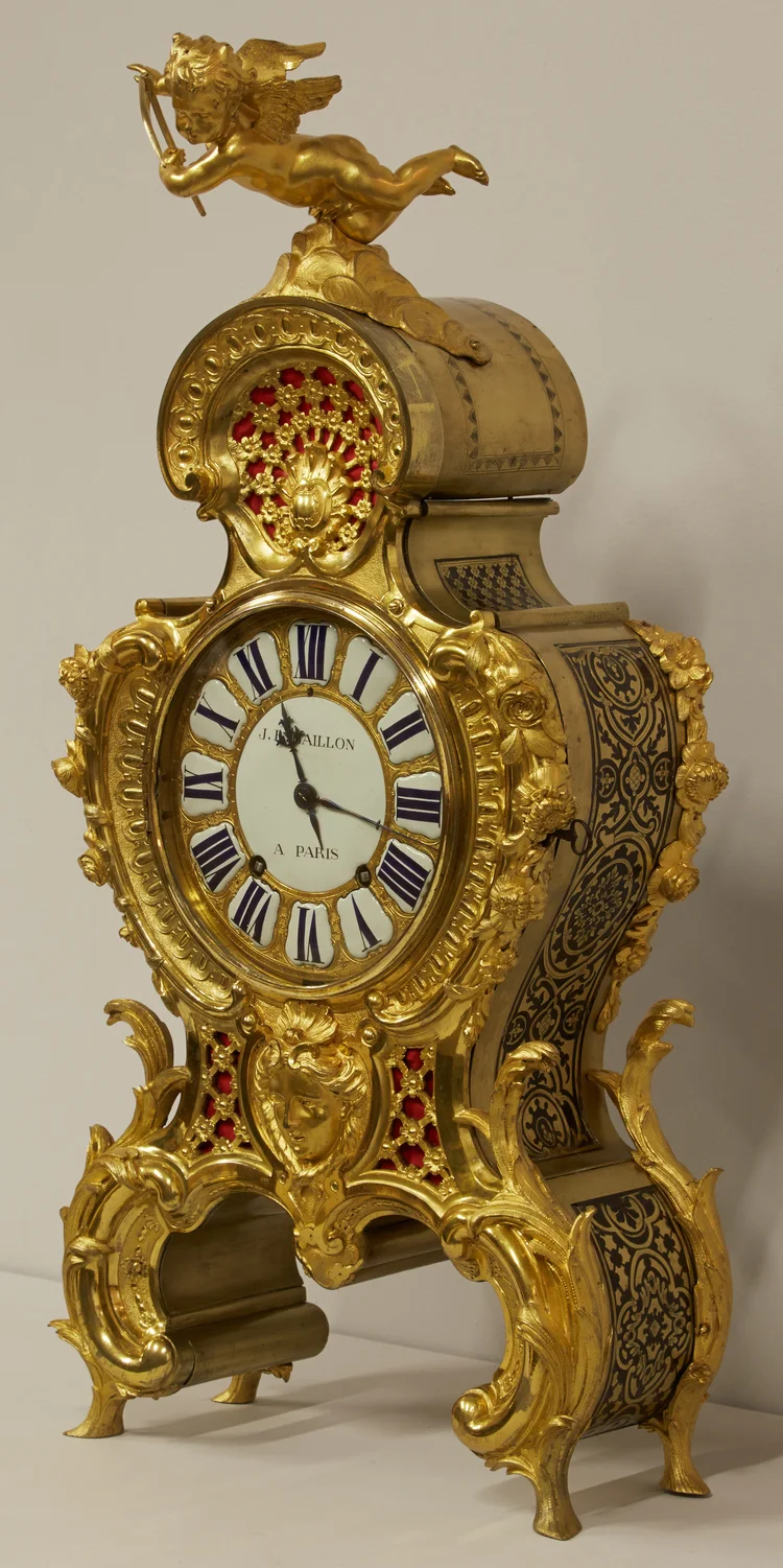 Post-treatment, this beautiful Boulle clock shines once again. Click here to learn more about the treatment