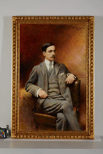 The portrait before treatment .
