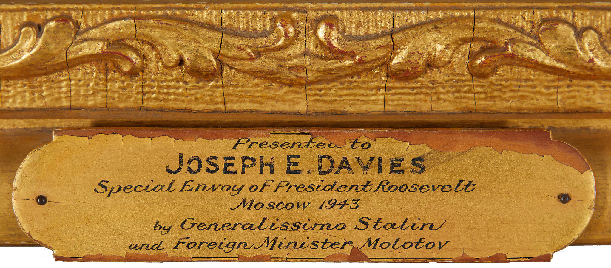 Detail of the inscription on the engraved plate.