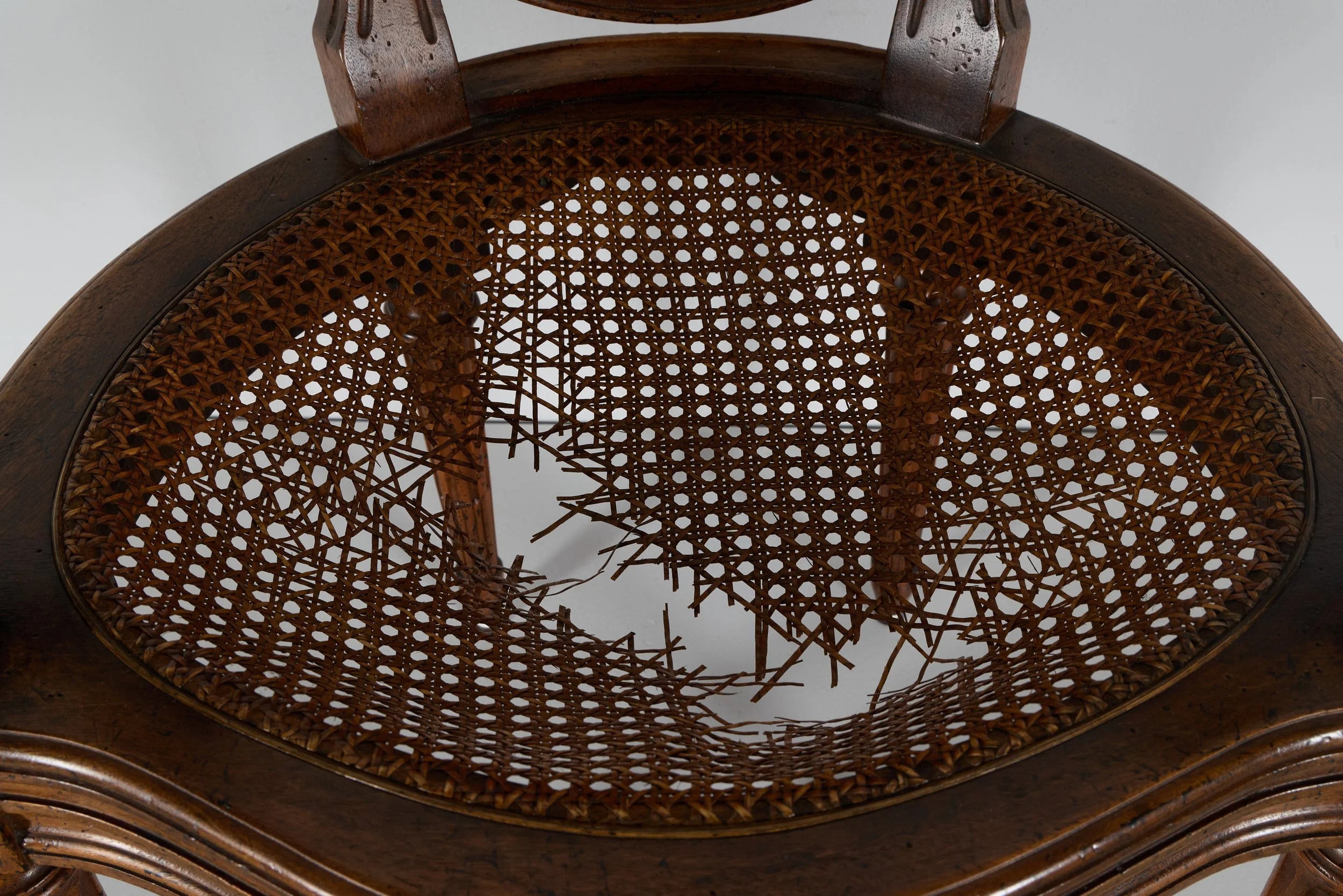 Getting Around the Curve: Conserving&nbsp;a&nbsp;Caned Chair&nbsp;
