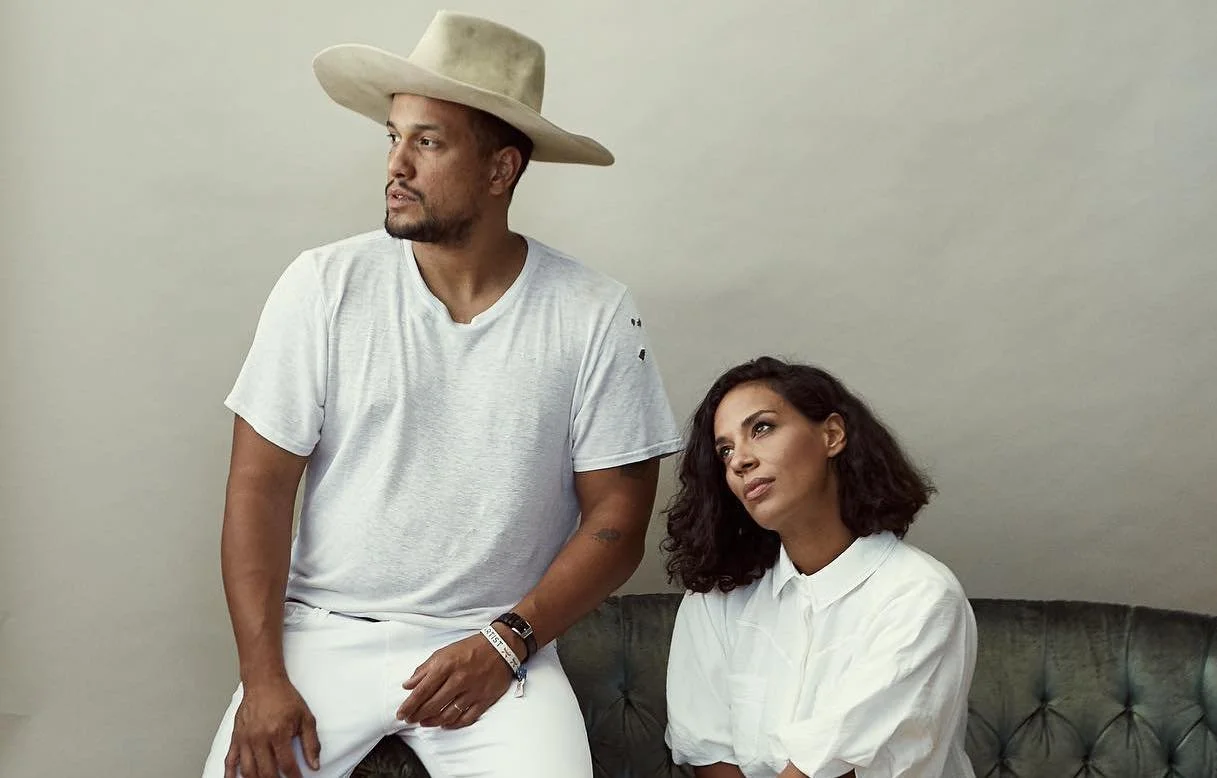 JohnnySwim, award winning husband and wife duo of Amanda Sudano and Abner Ramirez + Free ebook on Blindspots