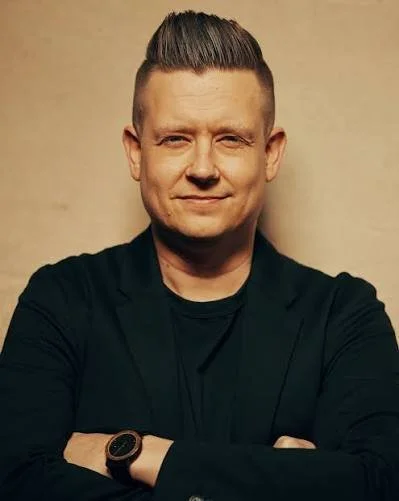 Start with Wow Featuring World Renowned Magician Harris III + 25 Movements to be Aware of