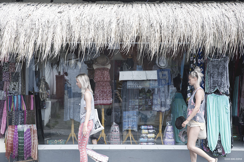 BOUTIQUE AND STRAW