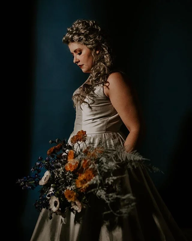 Excited to share some from this project I shot back in December with @amymerrittcutshair. This was shot around 11pm in my old studio. It was veeeeeery different conditions than I’m used to, but so good to stretch creatively! @philofloral came through as always with this killer color blocked bouquet ⚡️