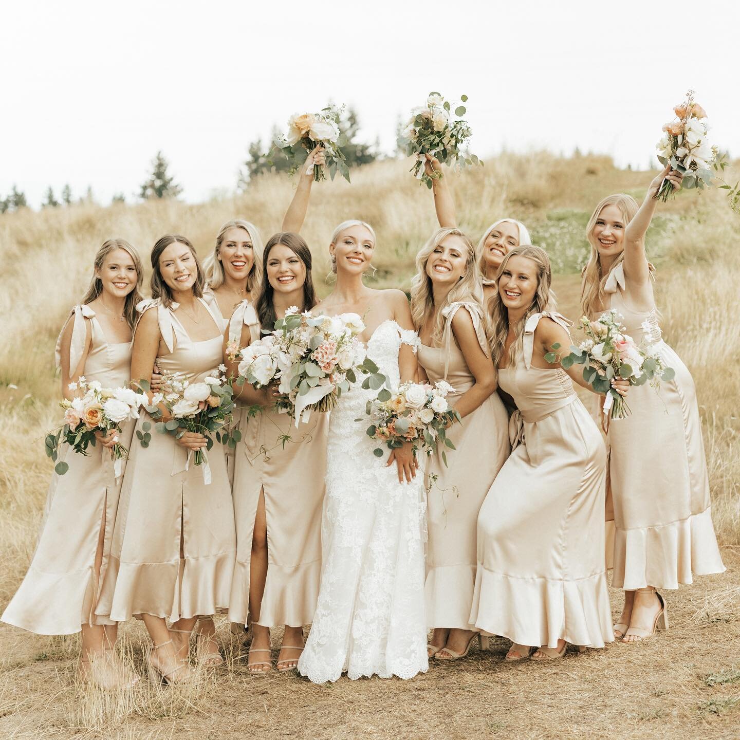 We are starting to get our photo galleries in from the 2021 wedding season and gorgeous photos like these make all the hard work worth it! Big shout out to my fantastic team that helped put this unforgettable day together! @herflowerjournal @beallpai