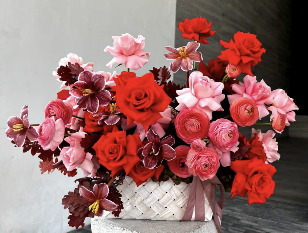 Valentine's Day Vase arrangement - Lux