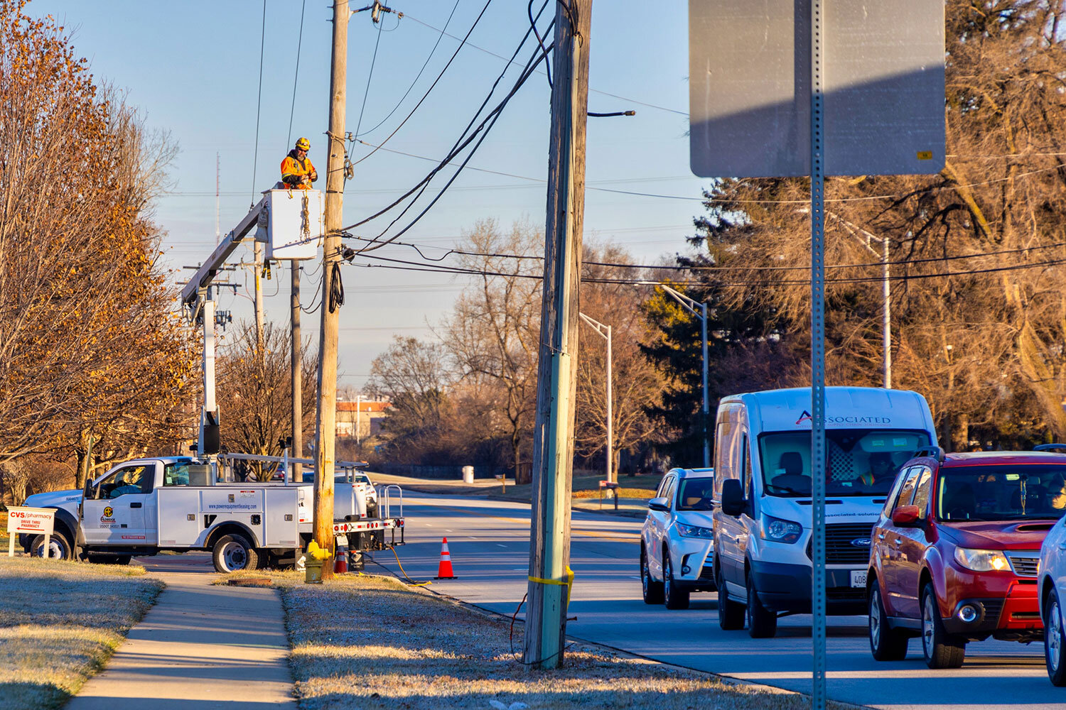 bucket-truck-safety-IIF-line=clearance-power-lines-electrical.jpg