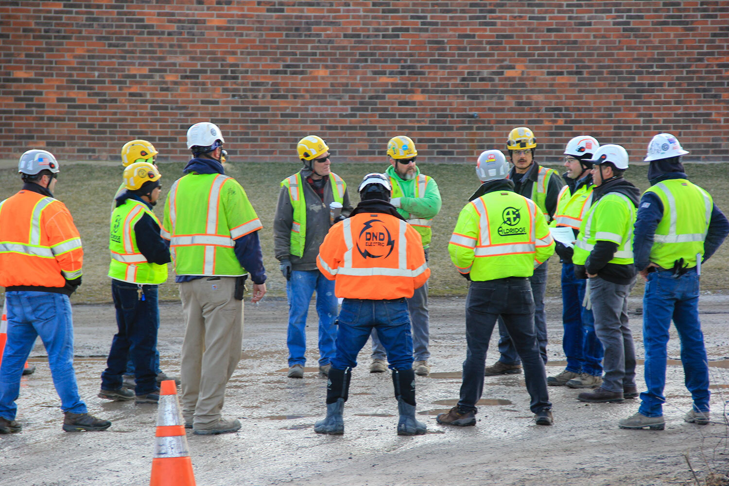 group-safety-standdowns-aldridge-electric-workers-IIF-nationwide.jpg