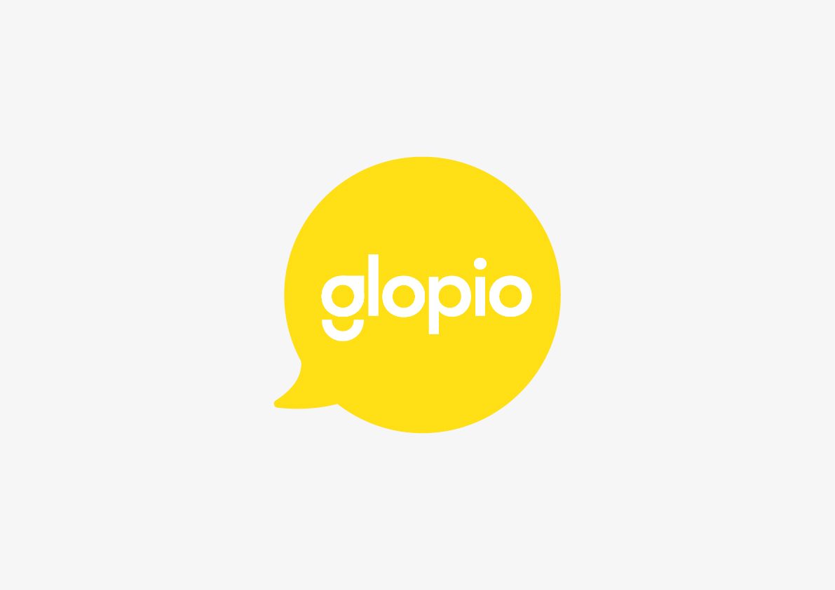 Freelance-graphic-designer-glopio company logo in platinum background