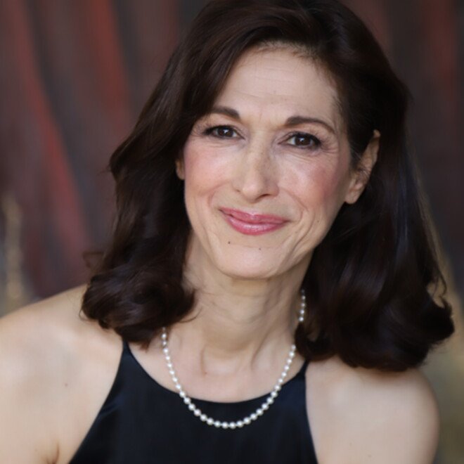 5Q's w/: Cynthia Gravinese "Watching Walter" Producer