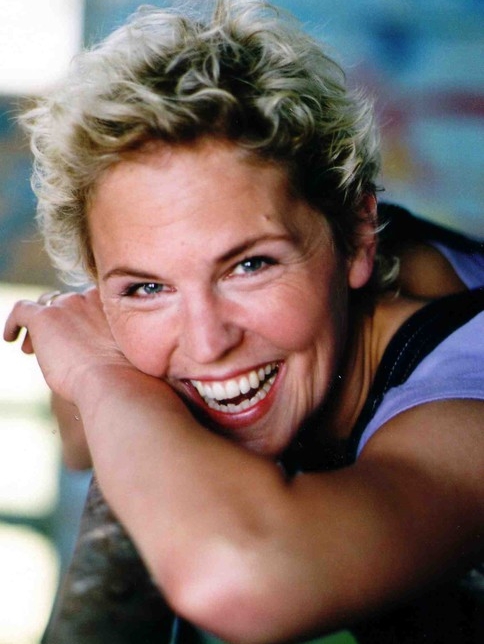 Headshot BURGSCHAFT_Regie_KerstinHoeckel.Sylke_Gall.jpg