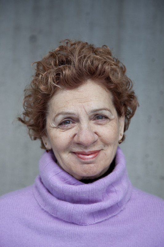 69a2a06691-headshot.jpg