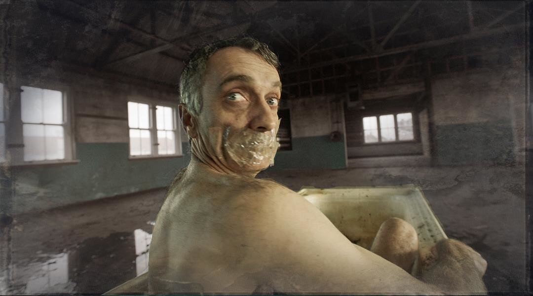 Photo 1 Sparrow_-_Darren_Anderson_man_in_bath.jpg