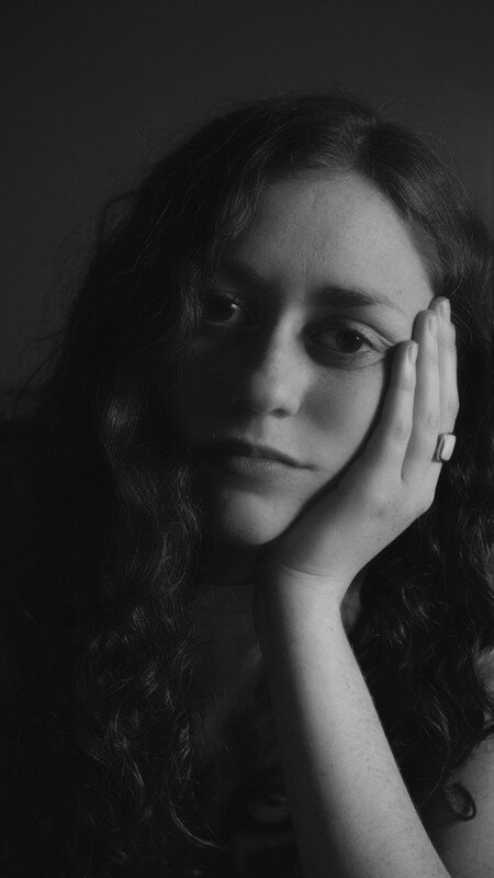 Headshot 5f50d4f40d-headshot.jpg