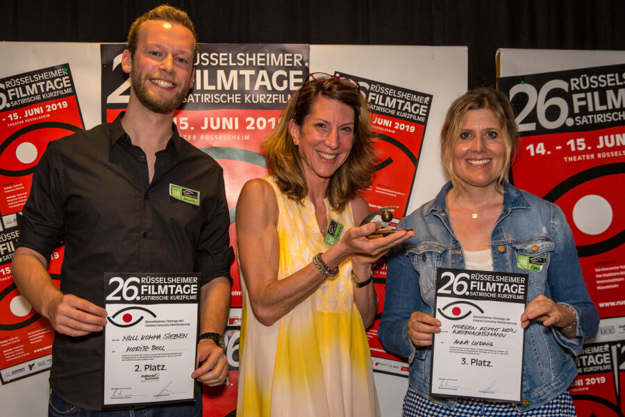 5Q's w/Anna Ludwig "I Don't Believe In Father Christmas" Director