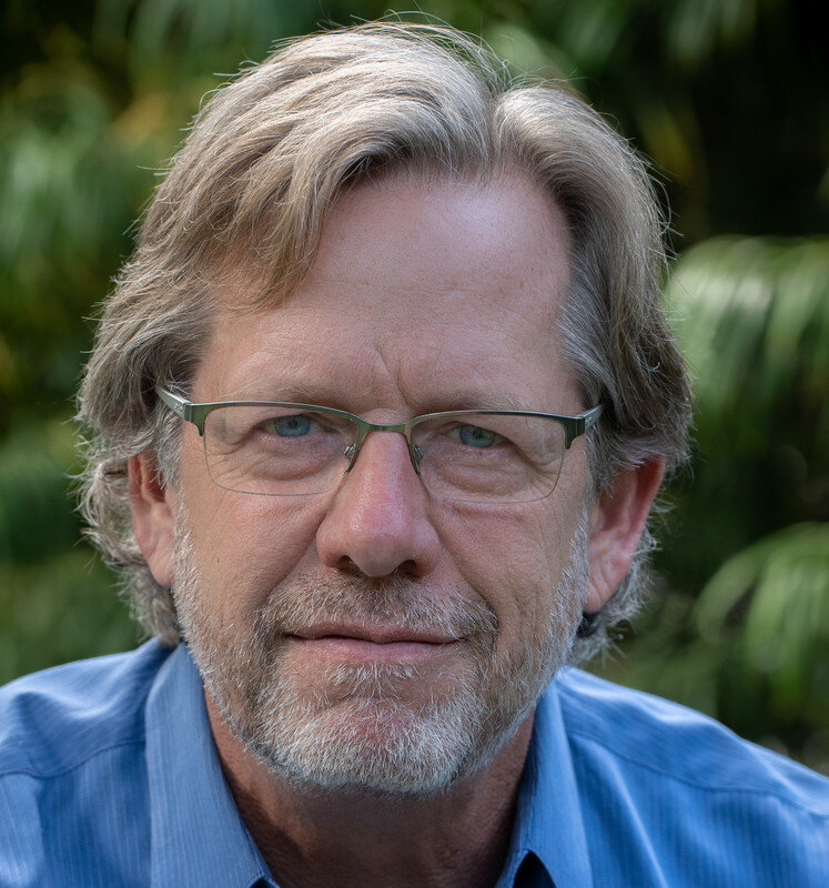 71f1d423d0-headshot.jpg