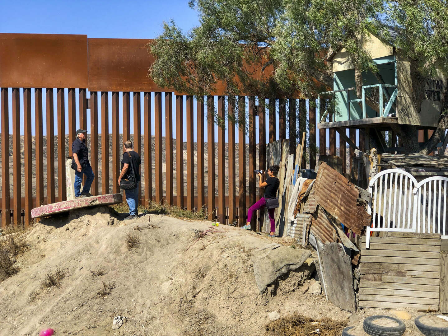 Photo 2 Border_Fence_Tree_House_.jpg